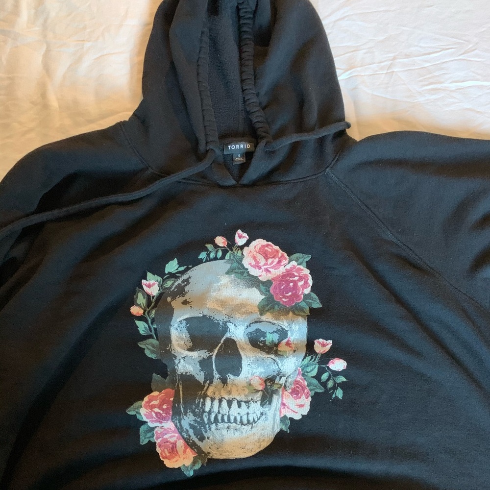 Torrid Black Skull Rose hoodie size 4